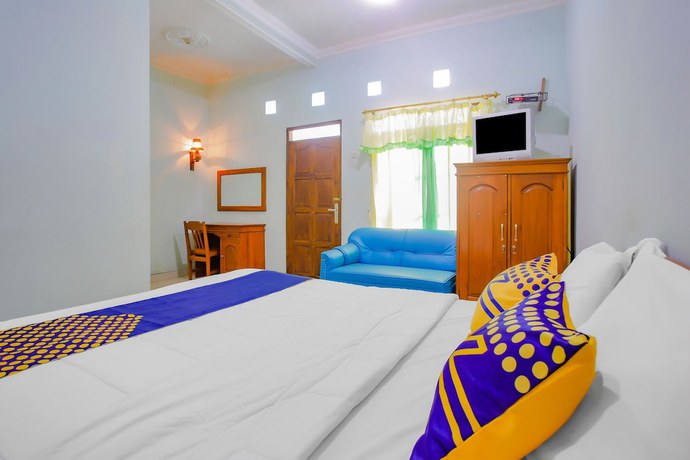 Imagen de la habitación del Hotel Spot On 90100 Kediri Bandungan. Foto 12