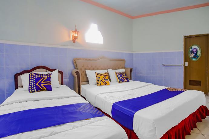 Imagen de la habitación del Hotel Spot On 90100 Kediri Bandungan. Foto 14