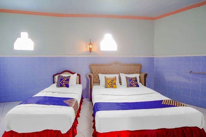 Imagen de la habitación del Hotel Spot On 90100 Kediri Bandungan. Foto 16