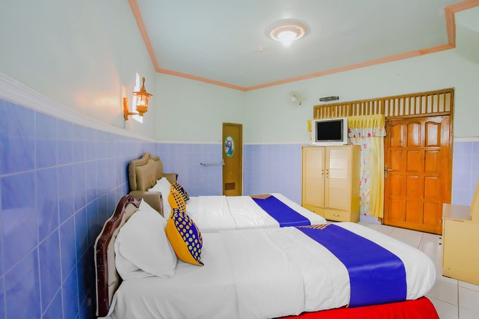 Imagen de la habitación del Hotel Spot On 90100 Kediri Bandungan. Foto 17