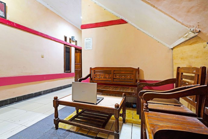 Imagen de los interiores del Hotel Spot On 91367 Rumah Bundo Syariah. Foto 19