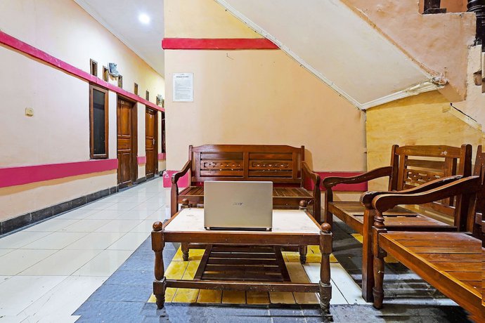 Imagen de los interiores del Hotel Spot On 91367 Rumah Bundo Syariah. Foto 20