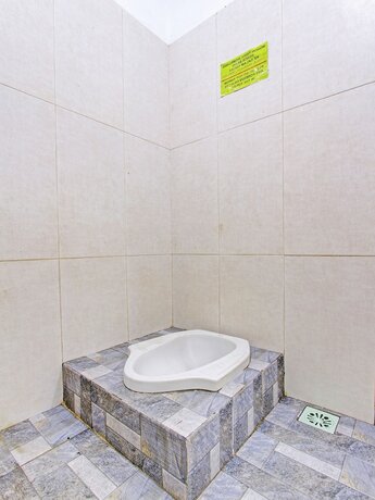 Imagen general del Hotel Spot On 91521 Mayong Guesthouse. Foto 2