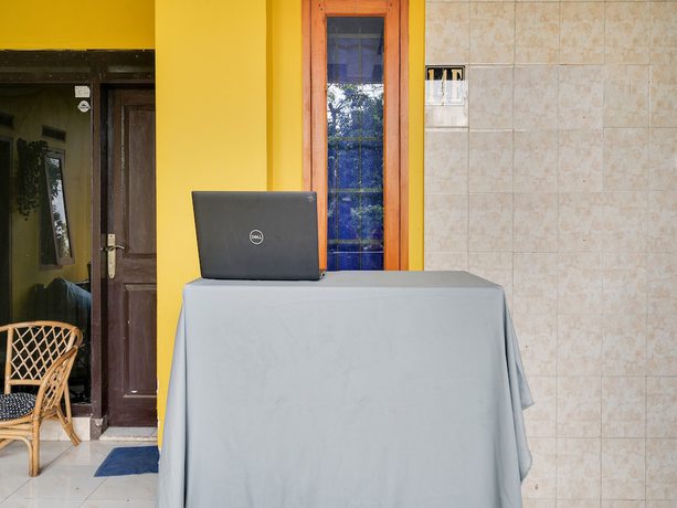 Imagen de los interiores del Hotel Spot On 91775 Pondok 14 Syariah. Foto 17