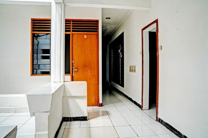 Imagen de los interiores del Hotel Spot On 93475 Garuda Homestay Syariah. Foto 26