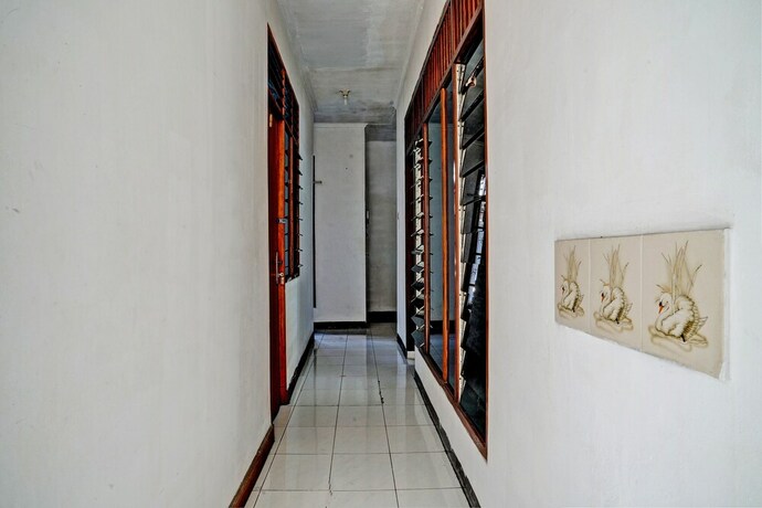 Imagen de los interiores del Hotel Spot On 93475 Garuda Homestay Syariah. Foto 27