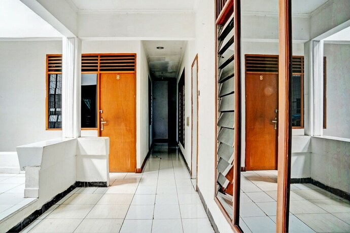 Imagen de los interiores del Hotel Spot On 93475 Garuda Homestay Syariah. Foto 29