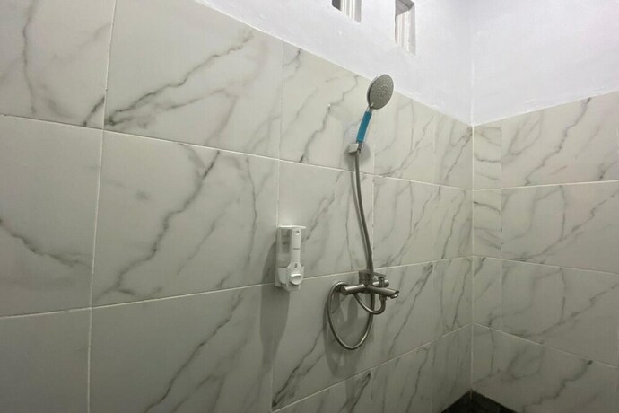 Imagen de la habitación del Hotel Spot On 93510 Penginapan Melati Tanjung. Foto 18