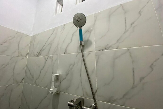 Imagen de la habitación del Hotel Spot On 93510 Penginapan Melati Tanjung. Foto 19