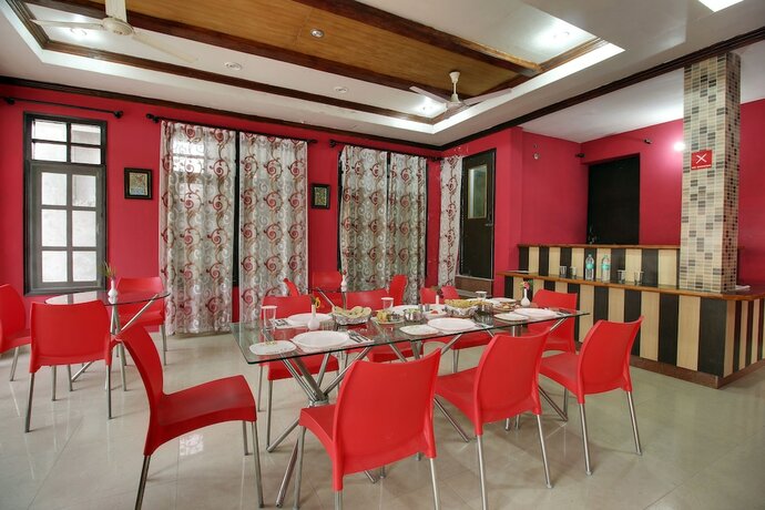 Imagen del bar/restaurante del Hotel Spring Birds, Bhimtal. Foto 12