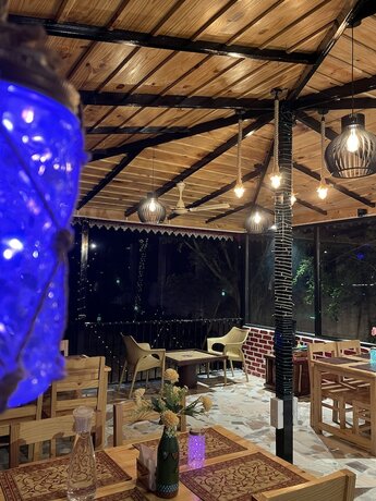 Imagen del bar/restaurante del Hotel Spring Birds, Bhimtal. Foto 15
