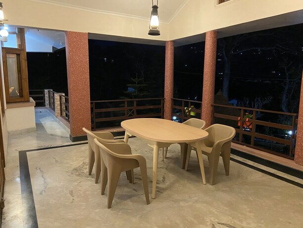 Imagen de los interiores del Hotel Spring Birds, Bhimtal. Foto 38