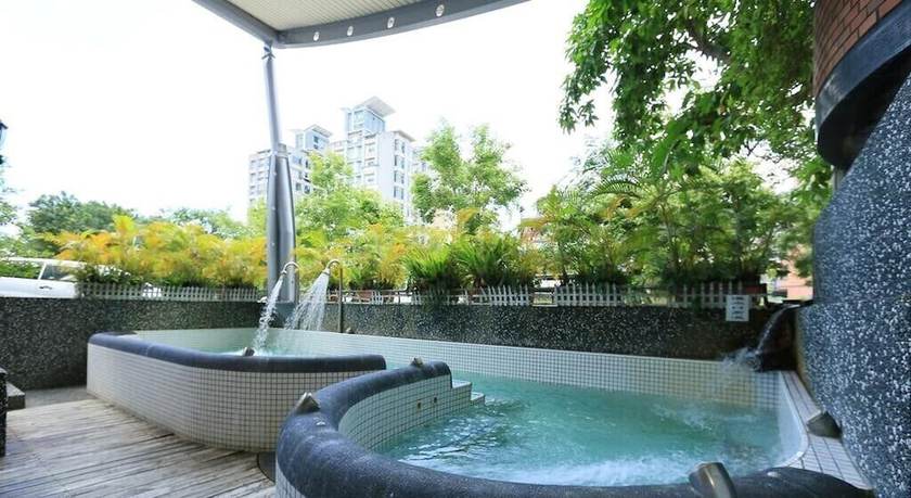 Imagen de la piscina del Hotel Spring Hotel. Foto 18