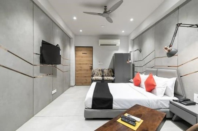 Imagen general del Hotel Spring Sky Mughalsarai by ShriGos. Foto 5