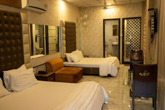 Imagen general del Hotel Spring Sky Mughalsarai by ShriGos. Foto 7