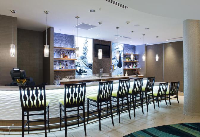 Imagen del bar/restaurante del Hotel SpringHill Suites Bellingham. Foto 3
