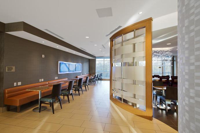Imagen del bar/restaurante del Hotel SpringHill Suites Bellingham. Foto 4