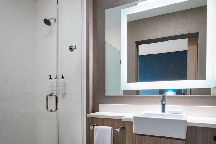 Imagen de la habitación del Hotel SpringHill Suites Charlotte Airport Lake Pointe. Foto 10