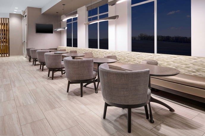 Imagen de los interiores del Hotel SpringHill Suites Charlotte Airport Lake Pointe. Foto 14