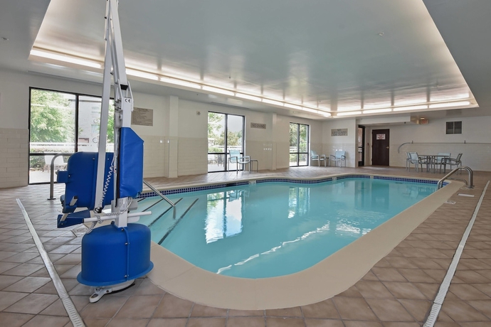 Imagen de la piscina del Hotel SpringHill Suites Charlotte Concord Mills/Speedway. Foto 19