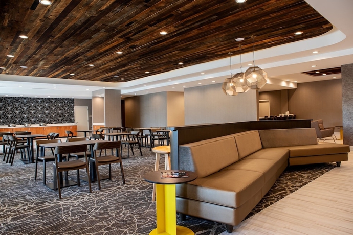 Imagen de los interiores del Hotel SpringHill Suites Chester. Foto 16