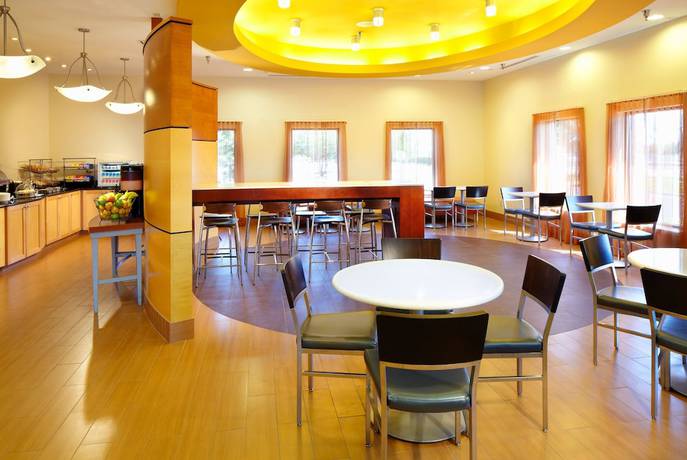 Imagen del bar/restaurante del Hotel SpringHill Suites Des Moines West. Foto 3