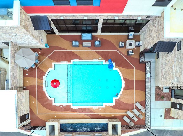 Imagen de la piscina del Hotel SpringHill Suites Fayetteville Fort Liberty. Foto 20