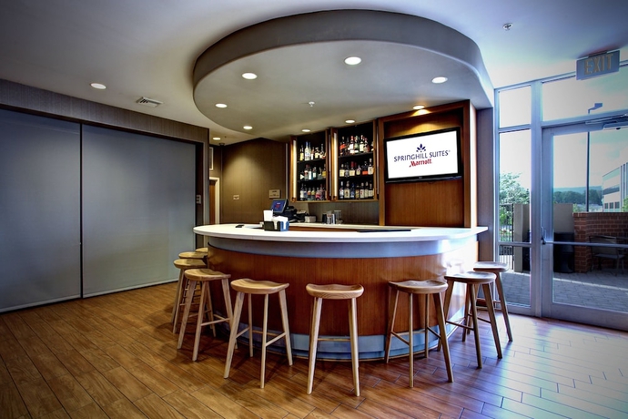 Imagen del bar/restaurante del Hotel SpringHill Suites Harrisburg Hershey. Foto 5