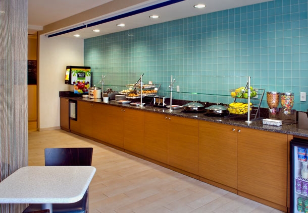 Imagen del bar/restaurante del Hotel SpringHill Suites Long Island Brookhaven. Foto 2