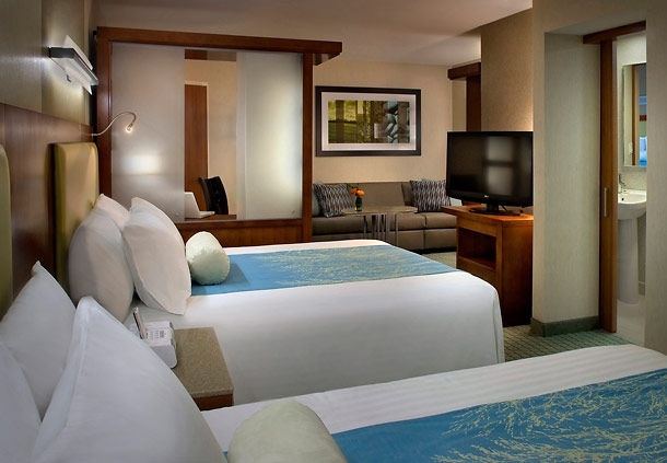 Imagen de la habitación del Hotel SpringHill Suites Long Island Brookhaven. Foto 3