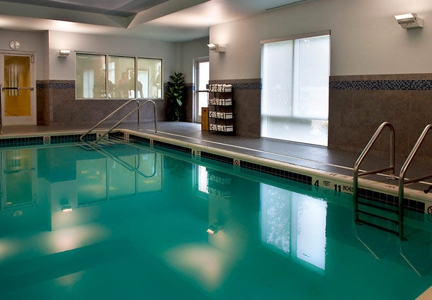 Imagen de la piscina del Hotel SpringHill Suites Long Island Brookhaven. Foto 5