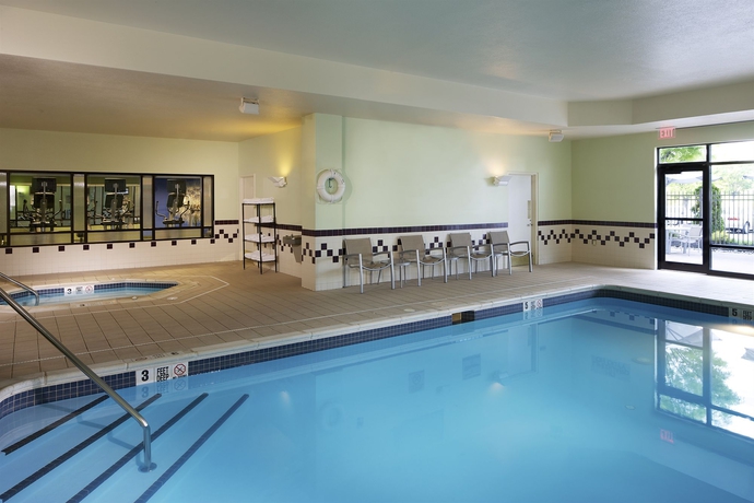 Imagen de la piscina del Hotel SpringHill Suites Newark Liberty International Airport. Foto 13