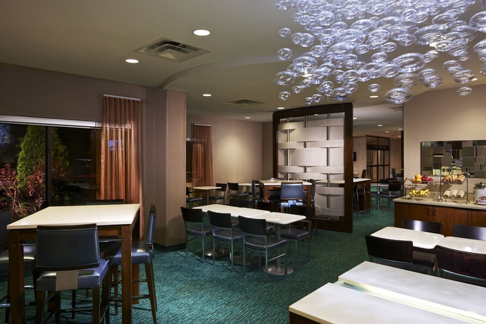 Imagen del bar/restaurante del Hotel SpringHill Suites Newark Liberty International Airport. Foto 4