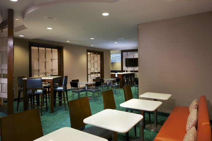 Imagen del bar/restaurante del Hotel SpringHill Suites Newark Liberty International Airport. Foto 6