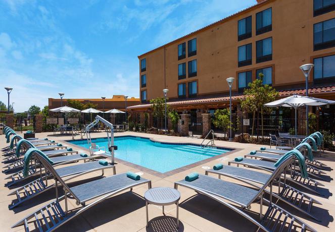Imagen de la piscina del Hotel SpringHill Suites Paso Robles Atascadero. Foto 11