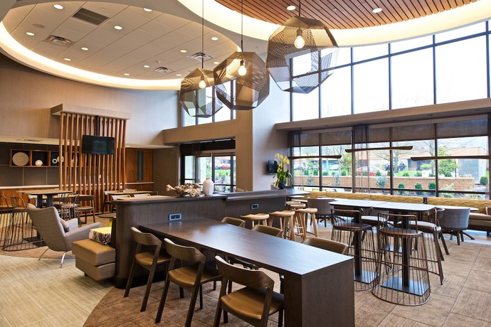 Imagen de los interiores del Hotel SpringHill Suites Seattle Issaquah. Foto 9