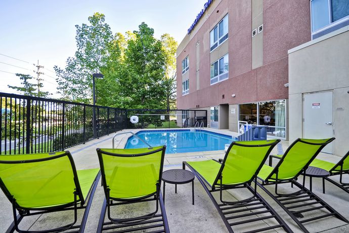 Imagen de la piscina del Hotel SpringHill Suites Tallahassee Central. Foto 17