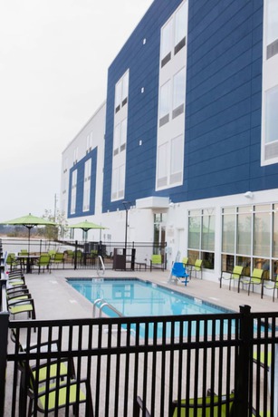 Imagen de la piscina del Hotel SpringHill Suites by Marriott Birmingham Gardendale. Foto 16