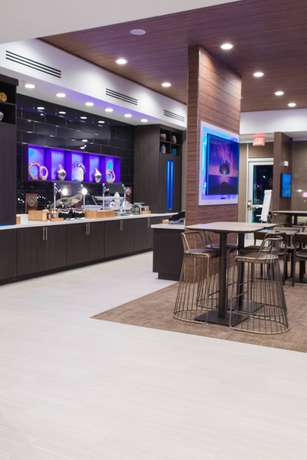 Imagen del bar/restaurante del Hotel SpringHill Suites by Marriott Birmingham Gardendale. Foto 5