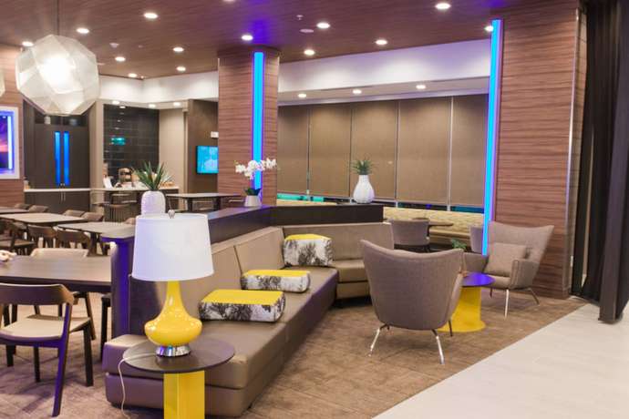 Imagen del bar/restaurante del Hotel SpringHill Suites by Marriott Birmingham Gardendale. Foto 6