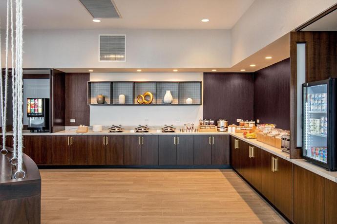 Imagen de los interiores del Hotel SpringHill Suites by Marriott Boston Logan Airport Revere Beach. Foto 9