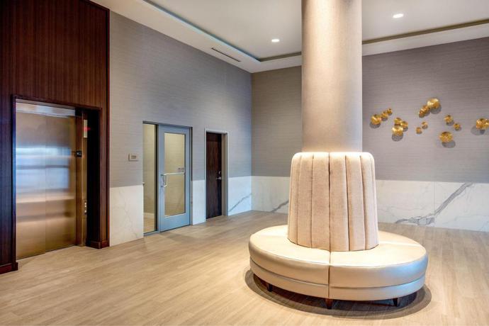 Imagen de los interiores del Hotel SpringHill Suites by Marriott Boston Logan Airport Revere Beach. Foto 10