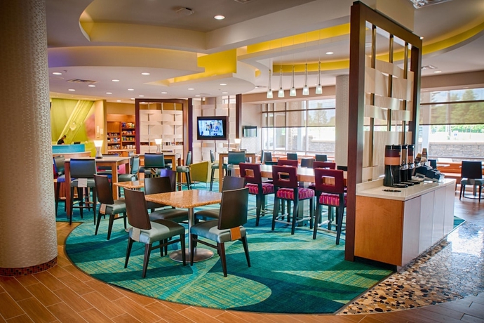 Imagen de los interiores del Hotel SpringHill Suites by Marriott Canton. Foto 14