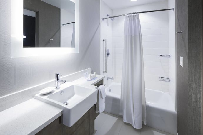 Imagen de la habitación del Hotel SpringHill Suites by Marriott Clearwater Beach. Foto 14