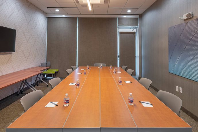 Imagen de los interiores del Hotel SpringHill Suites by Marriott Dallas Central Expressway. Foto 8