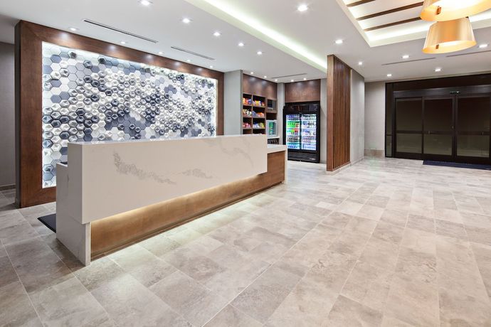 Imagen de los interiores del Hotel SpringHill Suites by Marriott Escondido Downtown. Foto 15