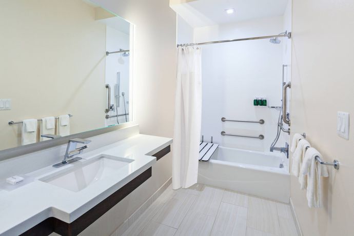 Imagen de la habitación del Hotel SpringHill Suites by Marriott Escondido Downtown. Foto 3