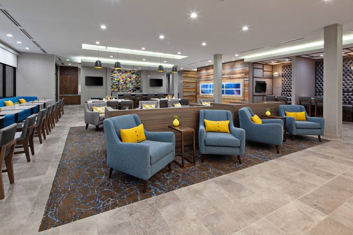 Imagen de los interiores del Hotel SpringHill Suites by Marriott Escondido Downtown. Foto 17