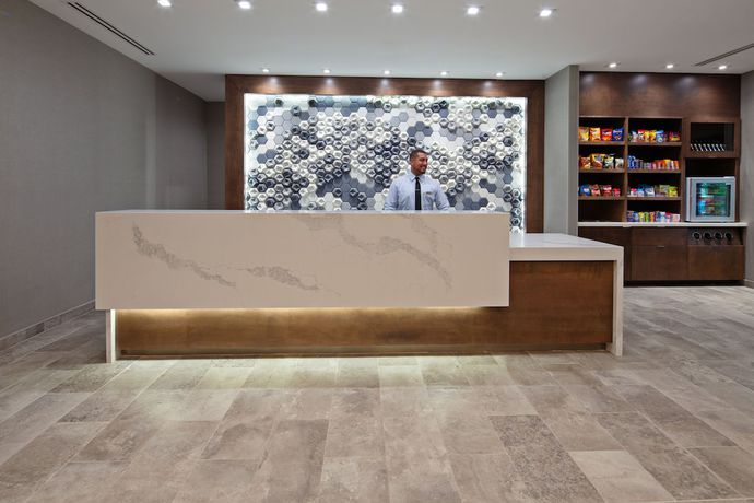 Imagen de los interiores del Hotel SpringHill Suites by Marriott Escondido Downtown. Foto 18
