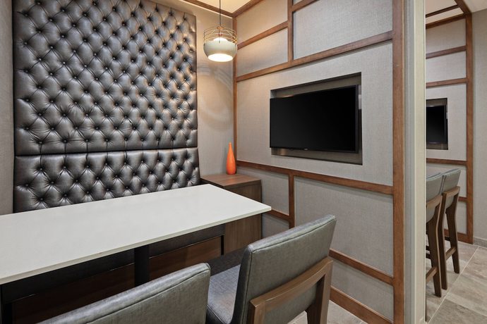 Imagen de los interiores del Hotel SpringHill Suites by Marriott Escondido Downtown. Foto 20
